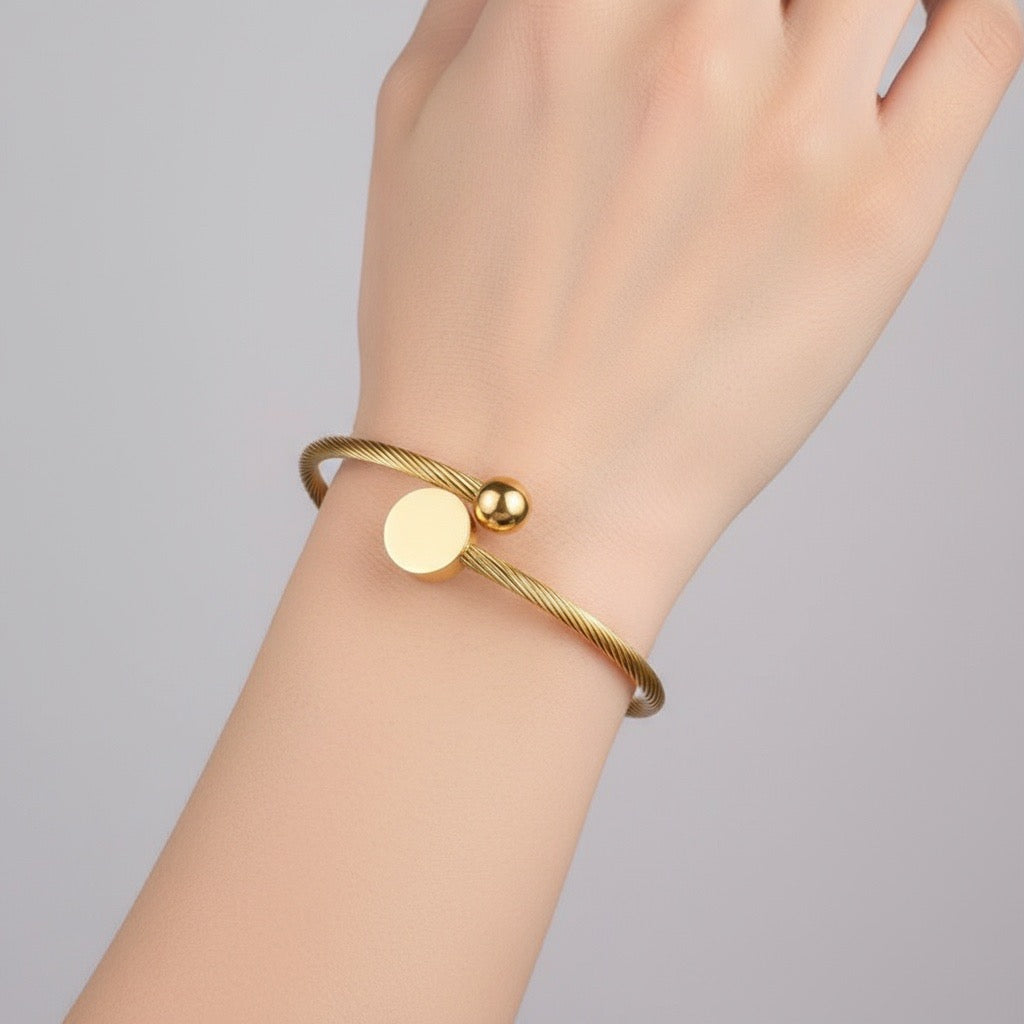 Olilvury Gold Wire Bracelet – Symbol of Balance and Vision