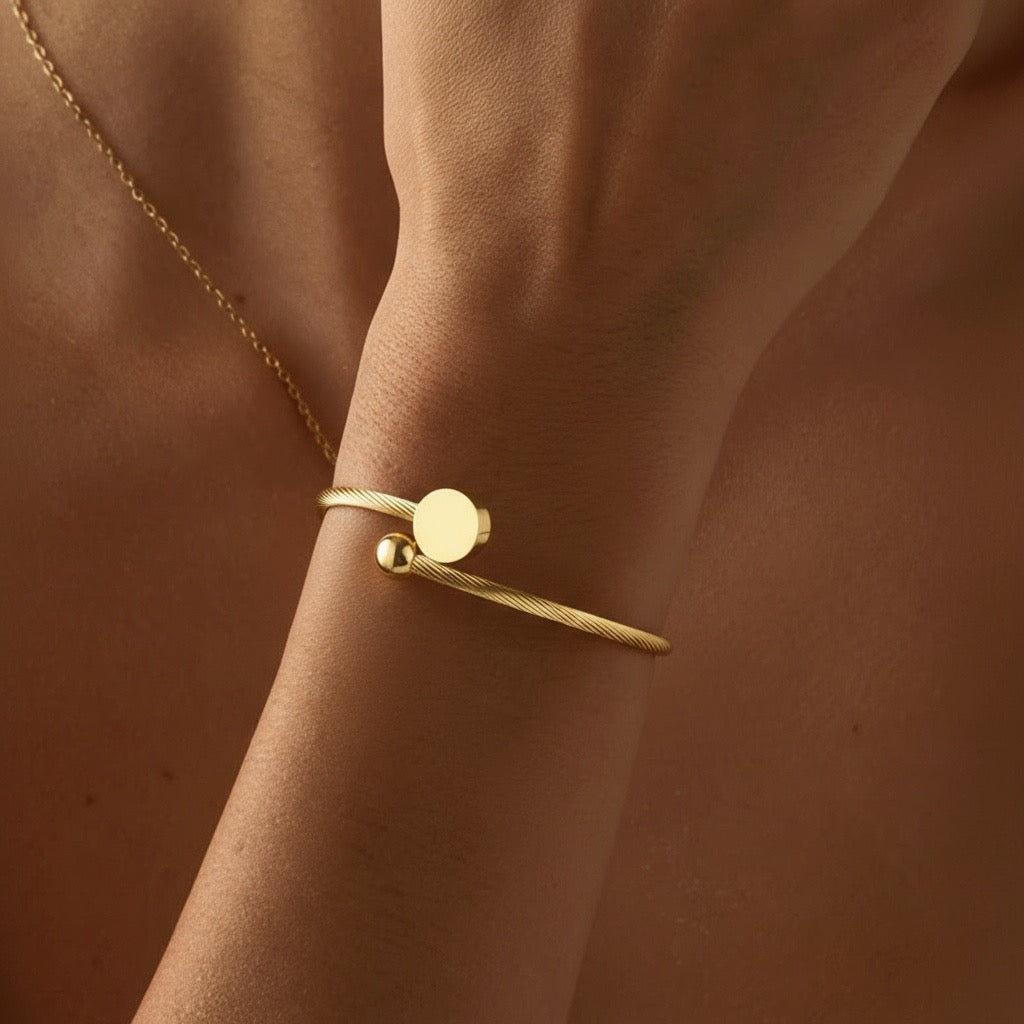 Olilvury Gold Wire Bracelet – Symbol of Balance and Vision